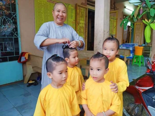 Thiêng liêng tình thầy